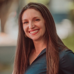 Cara Turano Headshot
