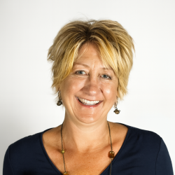 Headshot of Deb Mumm-Hill